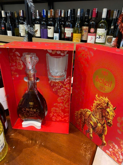 Rượu Brandy Pháp XO Soleil Extra 700ml kèm hộp và ly và túi.